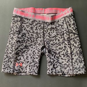 Under armour shorts size M
